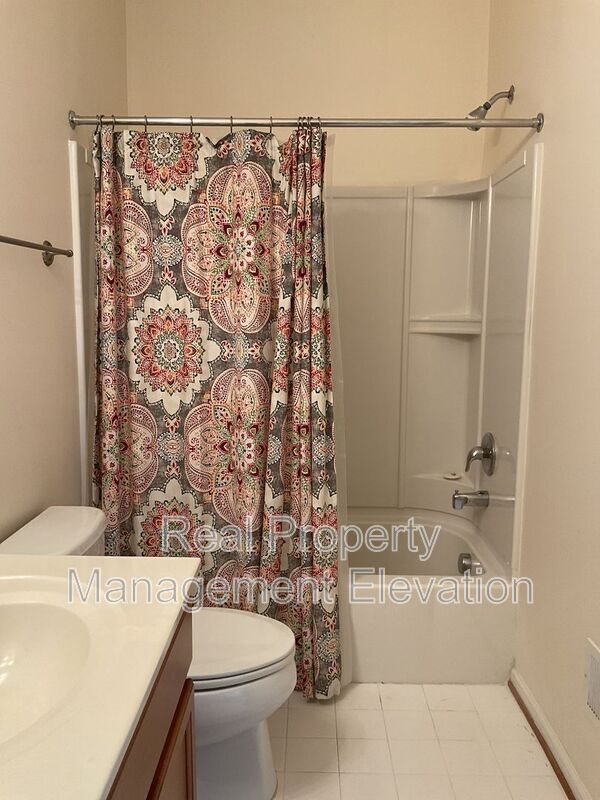 Building Photo - 111 Kingsley Dr