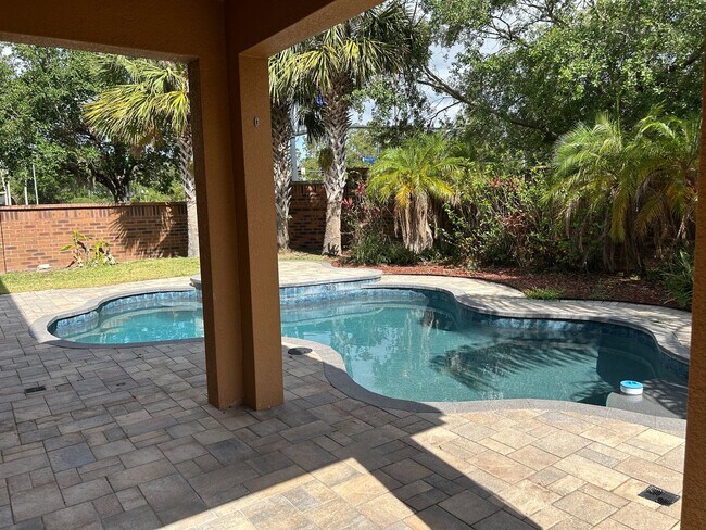 Building Photo - Available Mid May! Spacious 4/2 Single Fam...