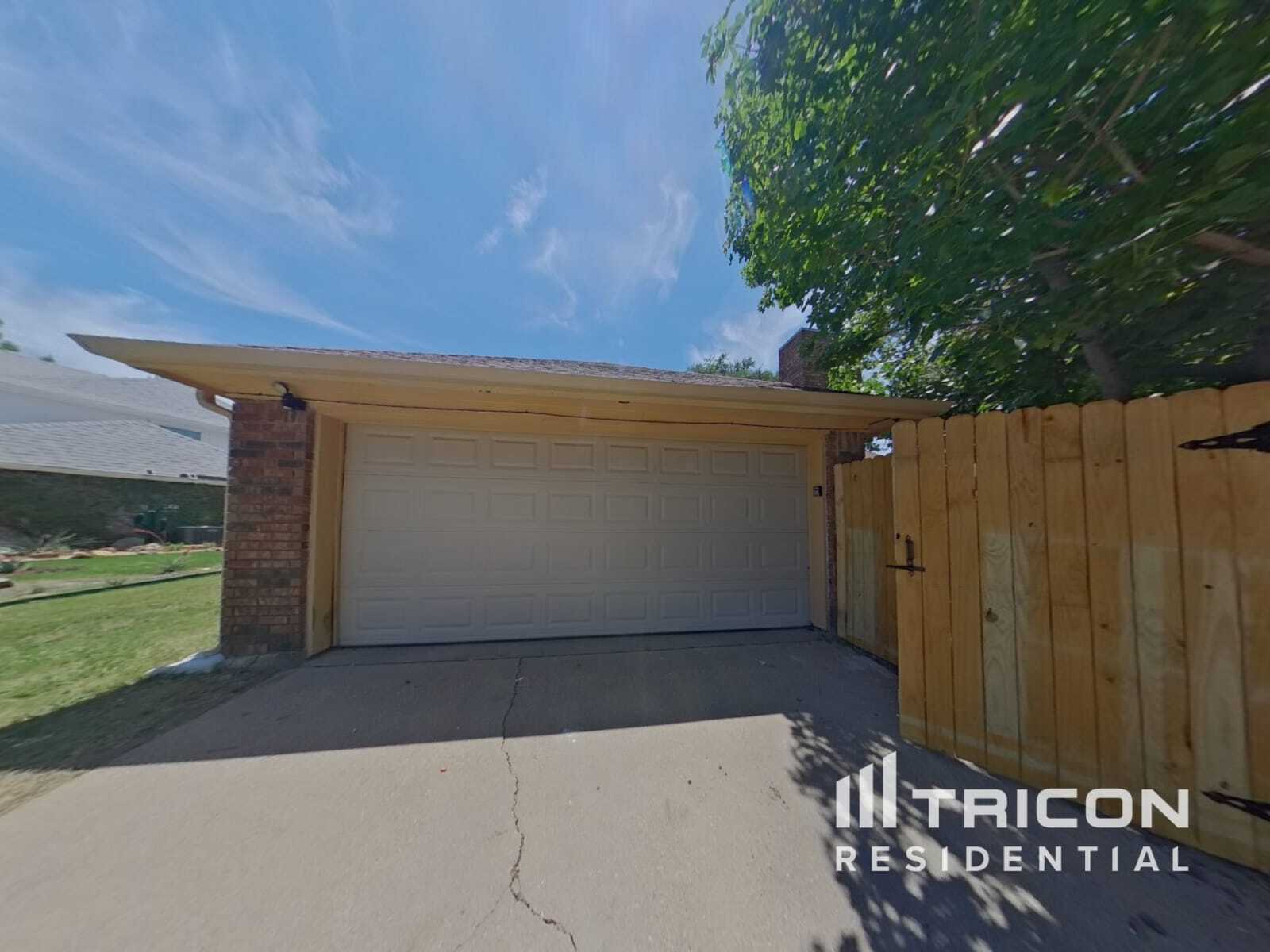 Building Photo - 2708 Hemingway Dr