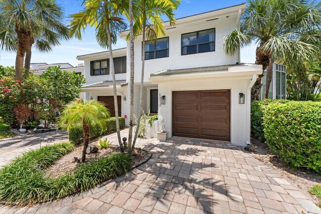 Building Photo - 1013 Bel Air Dr