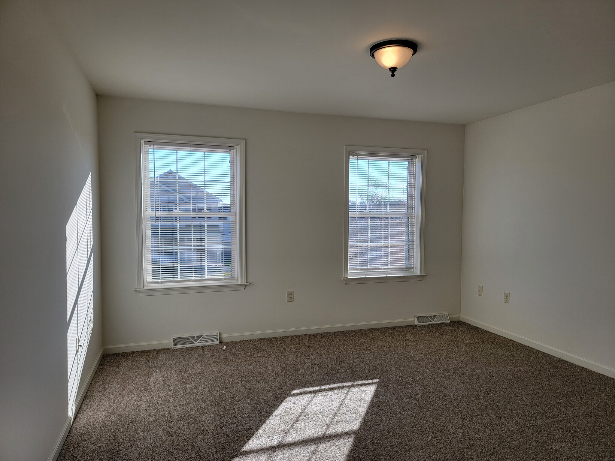 Building Photo - 213 Limestone Dr