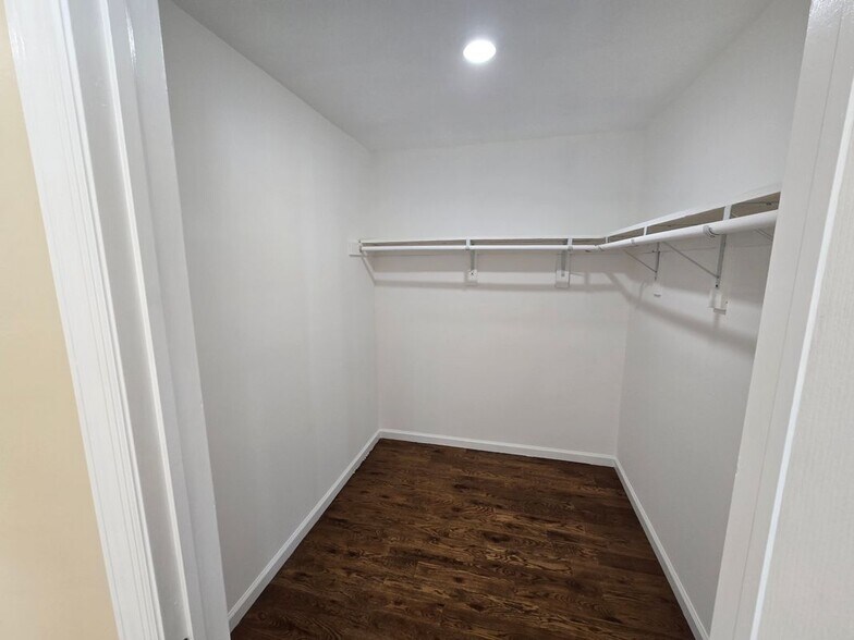 Building Photo - 53 Philip Pl