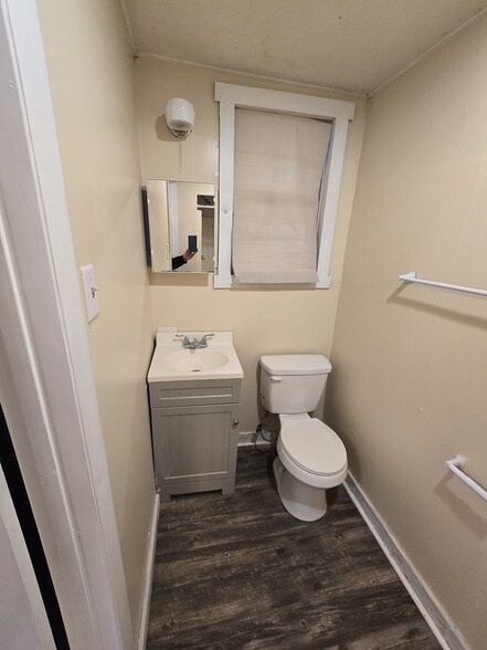 Bathroom - 527 Waverly St