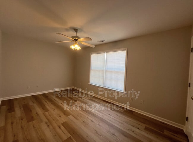 Building Photo - 2825 Bennington Dr