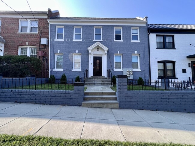 Building Photo - 1329 Adams St NE