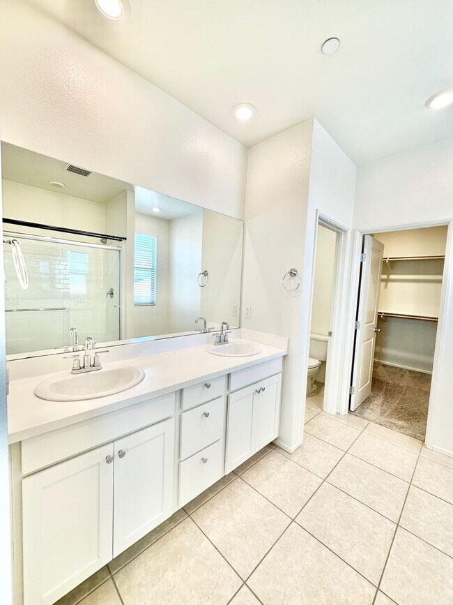 Building Photo - Lovely, Light & Bright, Two-Story, Detached Home in the Desirable Wildgrove Community of Vista!