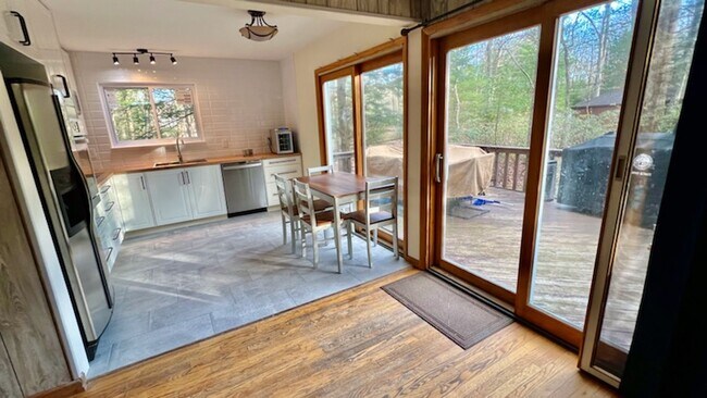 Building Photo - 15 Norfolk Ct