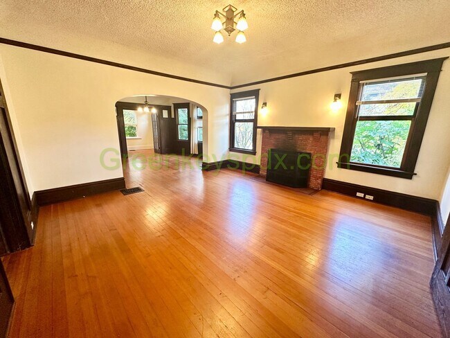 Building Photo - 4727 NE 10th Ave