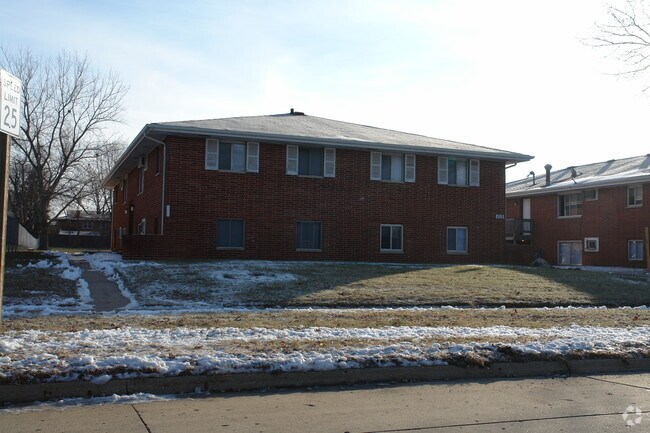 Primary Photo - 113 NW College Ave