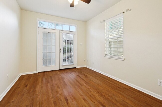 Building Photo - 4535-4537Tchou