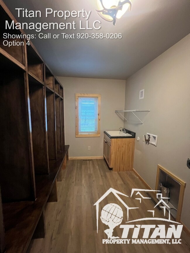 Building Photo - 387 13th Dr