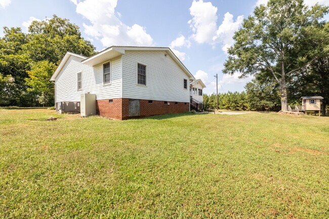 Building Photo - 3691 Lesslie Hwy