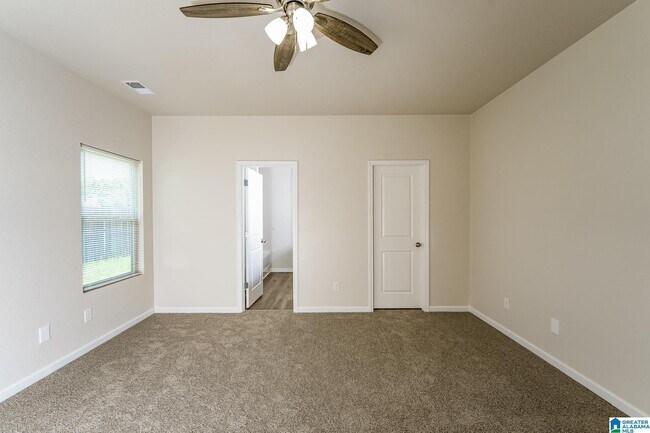 Building Photo - 950 Clover Cir