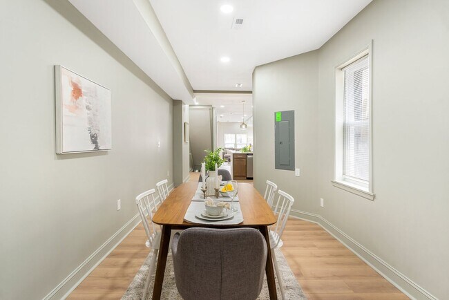 Building Photo - Beautiful 3 Bedroom 4 Bathroom East Baltim...