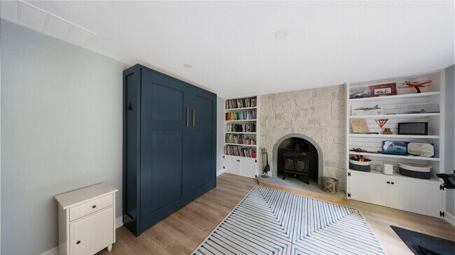 Building Photo - 3 Bed 2.5 Bath - Exceptional Condition - P...