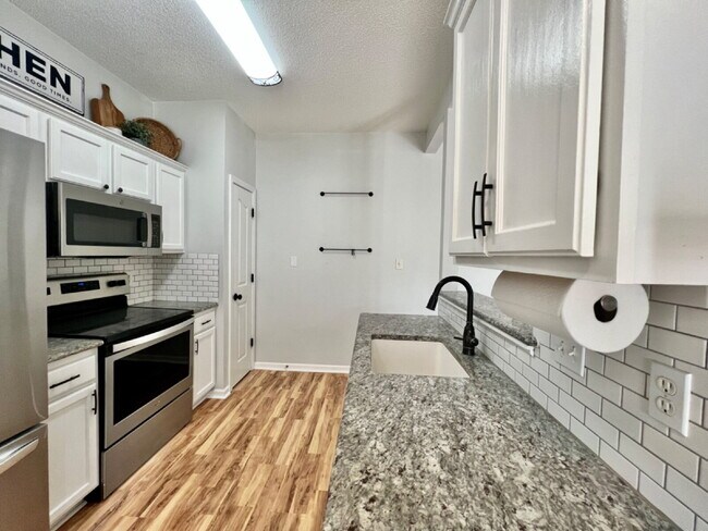 Building Photo - OPEN and SPACIOUS!