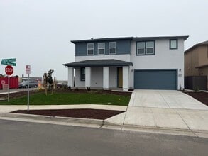 Building Photo - Beautiful Sacramento 5 Bedroom 3 Bathroom 3000 Sqft. Home for Rent