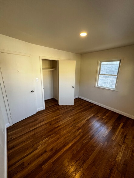 Building Photo - 5407 Quintana St