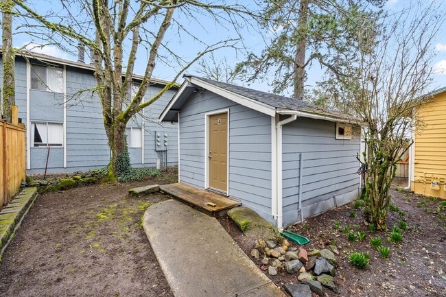 Building Photo - Charming Studio Apartment in Lakewood