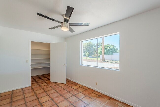 Building Photo - 834 N Constellation Way