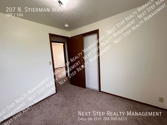 Building Photo - 207 N Stierman Way