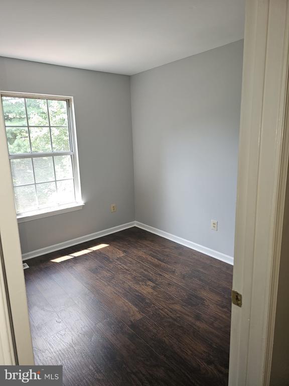 Building Photo - 3312 Midland Ct
