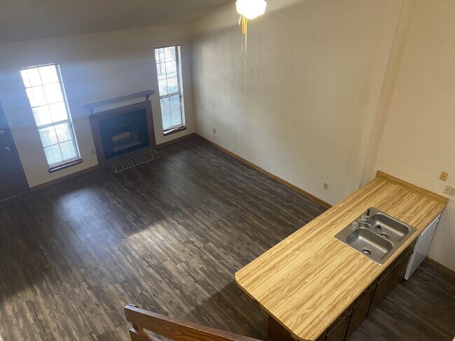 Building Photo - 1/1 With A loft! Perfect One Bedroom at A Great Price!