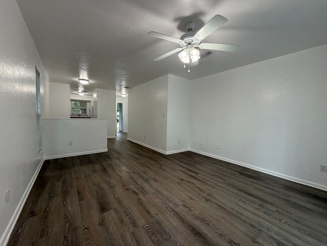 Building Photo - 6207 SW 11th Pl