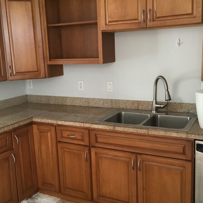 Building Photo - 1918 Larkins Way