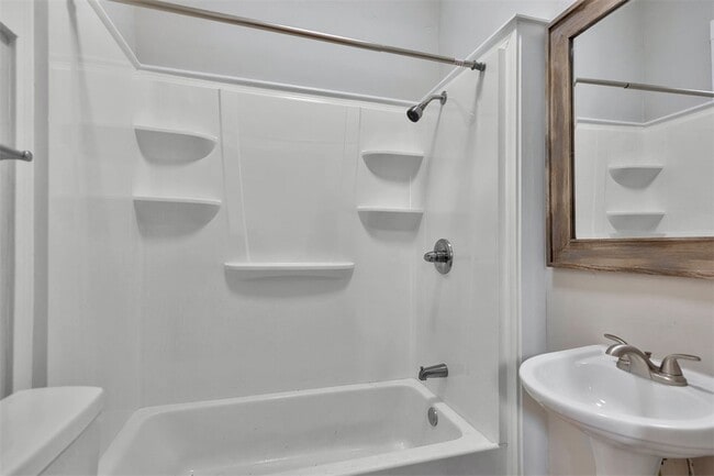 Building Photo - 109 Wilton St