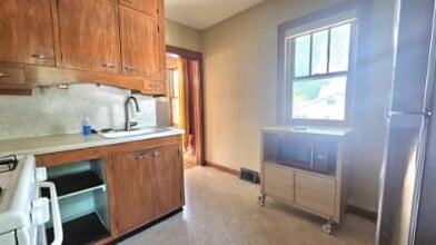 Building Photo - Charming 3-Bedroom Minneapolis Home with  Hardwood Floors & 2 Full Baths 11/1/2026