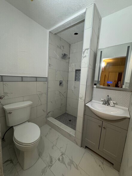 Building Photo - 119 E 87th St