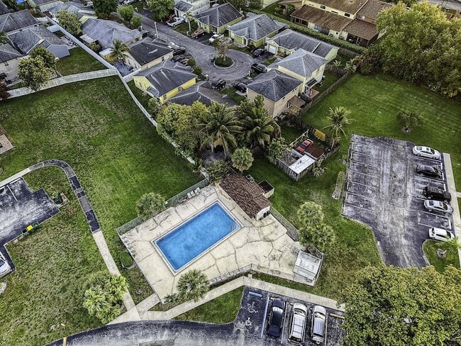 Building Photo - 5789 Woodland Point Dr