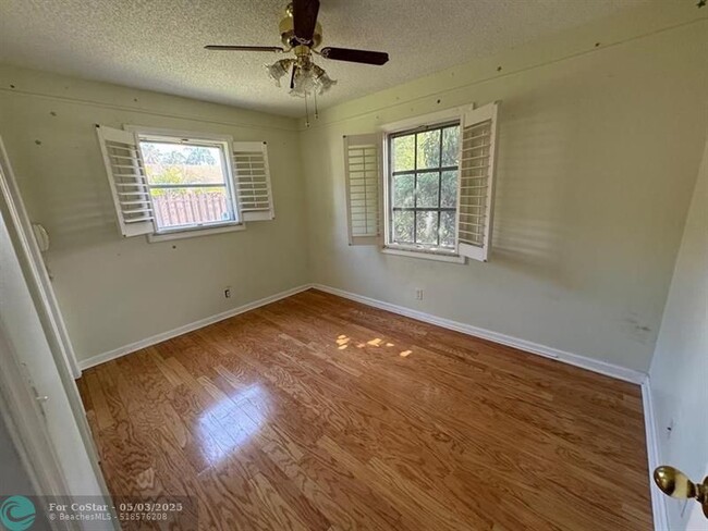 Building Photo - 3008 NW 69th Ct