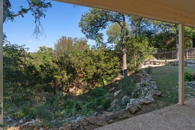 Building Photo - 103 Comet