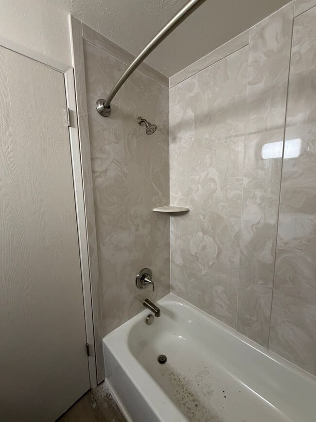 Building Photo - 797 Meadows Dr