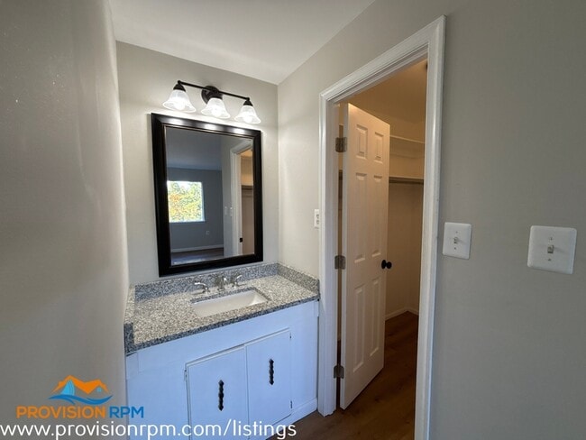 Building Photo - 611 Oakland Hills Ct