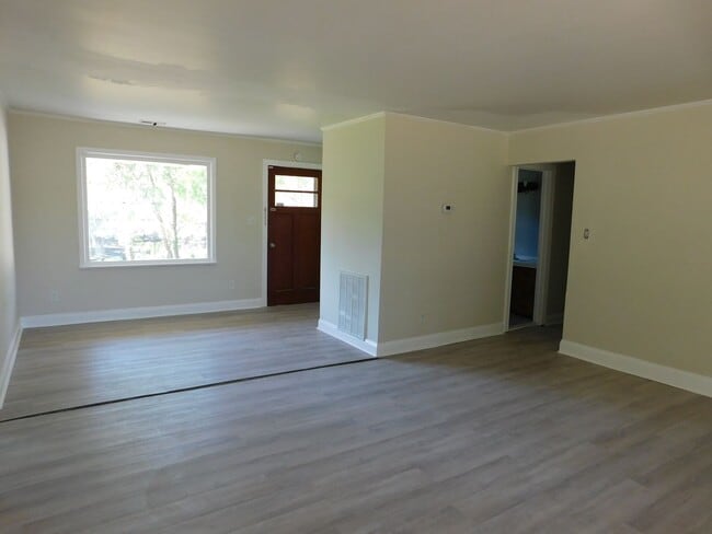 Building Photo - 4925 Morton Rd
