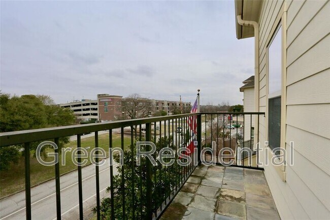 Building Photo - 114 Heights Blvd