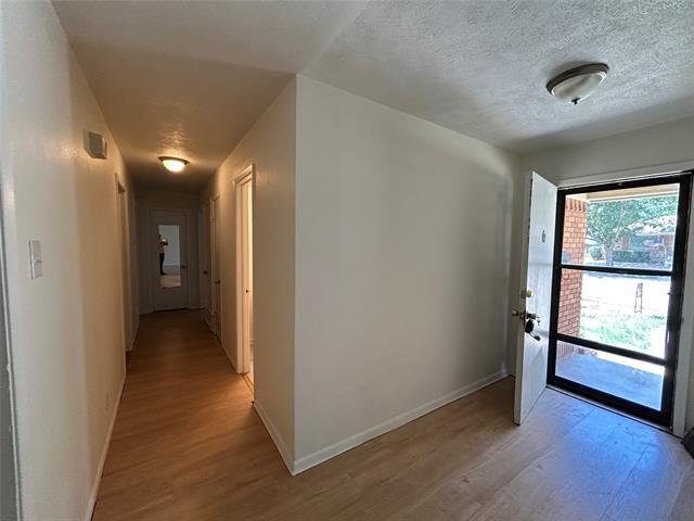 Building Photo - 102 W Woodbury Dr