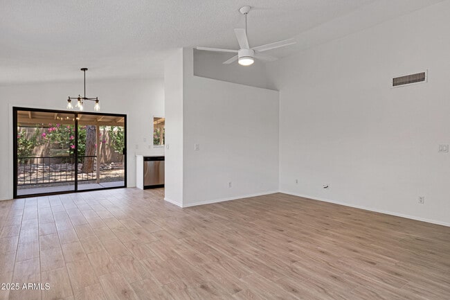Building Photo - 85 S Cypress Ct