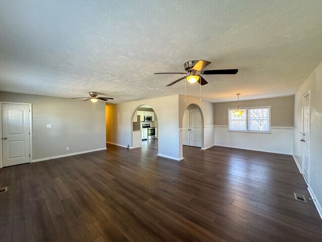 Building Photo - Cute 3 Bed 2 Bath Home in Fayetteville