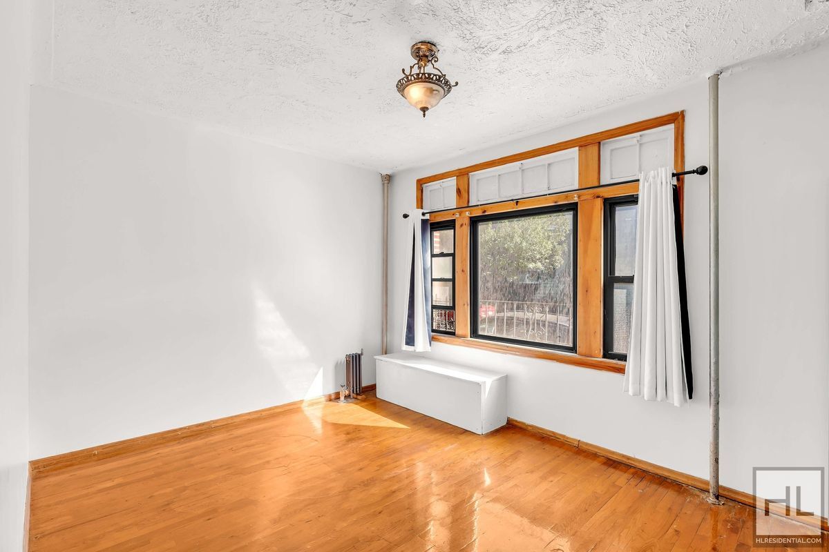 Building Photo - 14th St