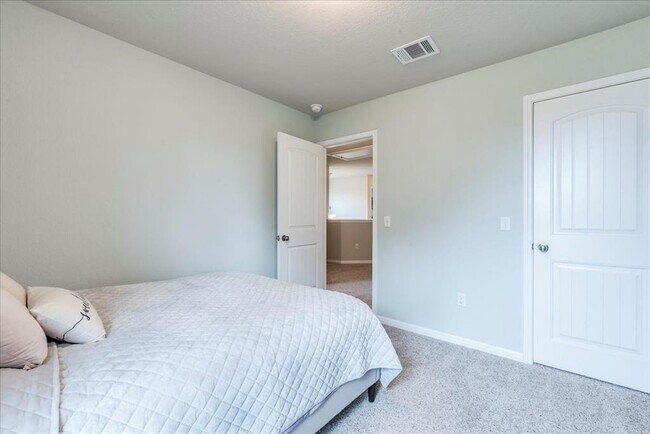 Building Photo - 125 Groesbeck Ln