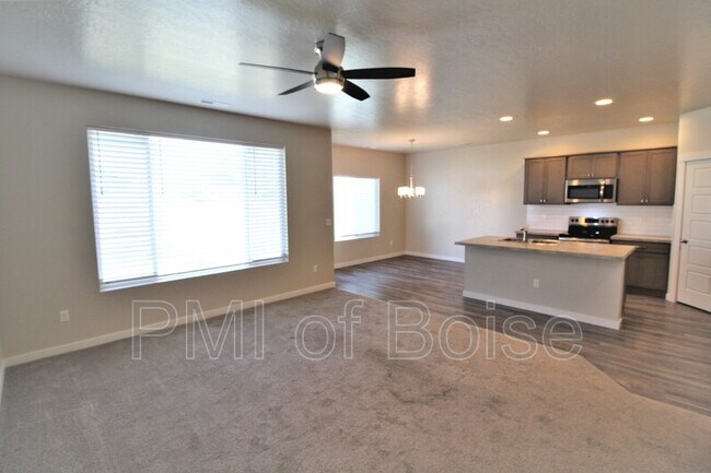 Building Photo - 3098 W Everest St