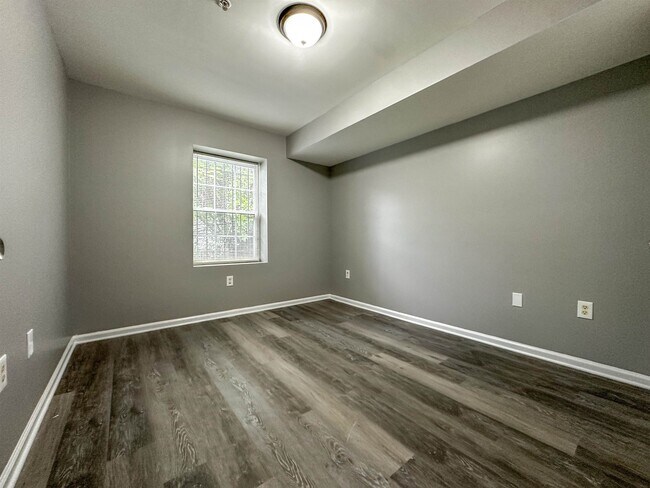 Building Photo - 280 Jelliff Ave
