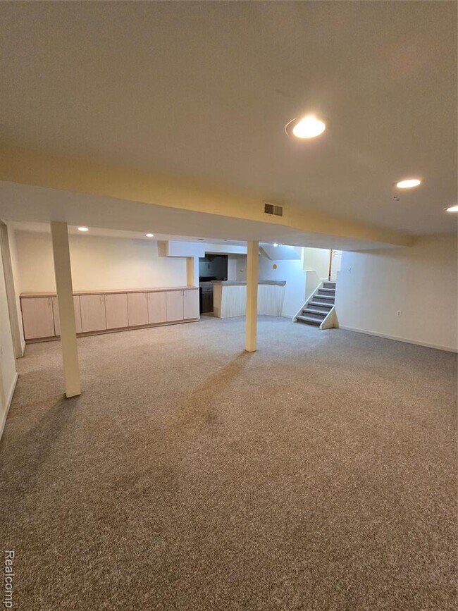 Building Photo - 2310 Cumberland Dr