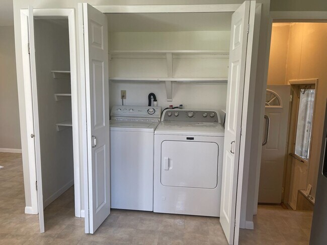Building Photo - 3 bedroom in Grand Blanc Twp. - Available furnished or unfurnished