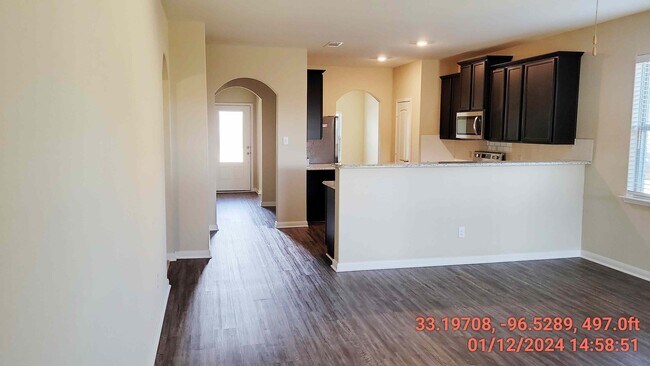 Kitchen view of entry - 1513 Chinook St