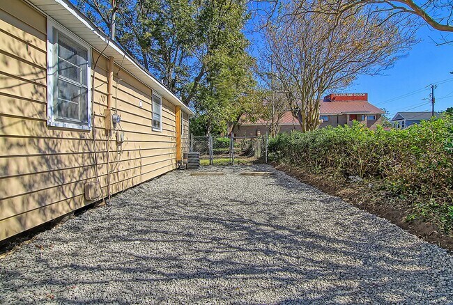 Building Photo - Modern Retreat Minutes from Downtown Charleston